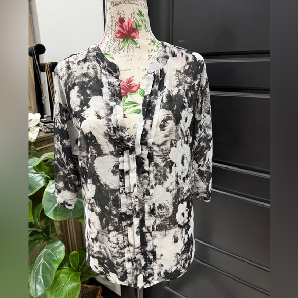 GAP Tops - GAP Black & White Floral Brushstroke Tunic